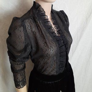 SOLD. sorry! <------------// vintage 70s witchy lace puffed-sleeve blouse